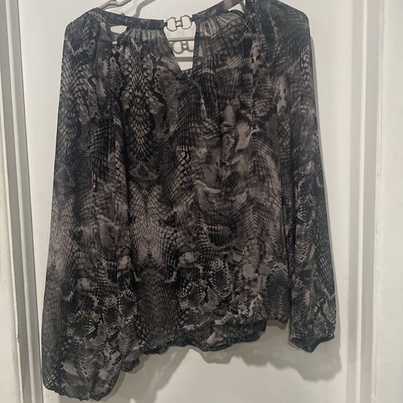 Top - Picture 2 of 3